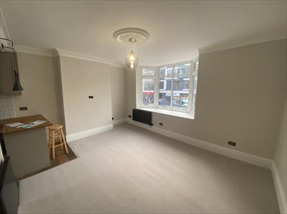Studio Flat, Chiswick High Road, W4