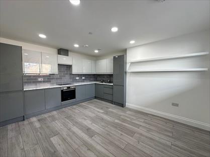 5 Bed Flat, High Street, EN5