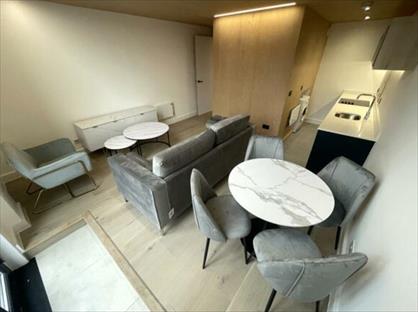 2 Bed Flat, Spinners Way, M15