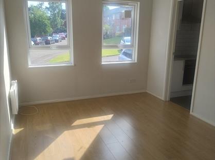 Studio Flat, Hillingdale, RH11