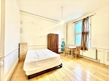 Studio Flat, Holloway Road, N7