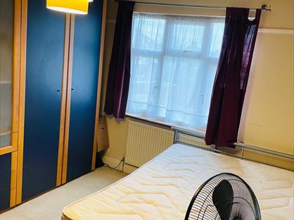 3 Bed Semi-Detached House, St. Brides Avenue, HA8