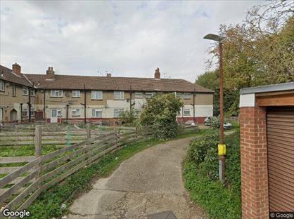 Studio Flat, Longford Close, UB4