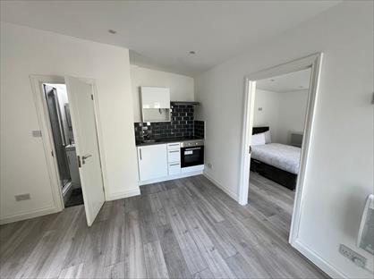 1 Bed Flat, Brighton Road, CR5