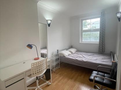 Room in a Shared Flat, Drummond Street, NW1