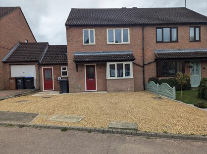 3 Bed Semi-Detached House, Greenglades, NN4