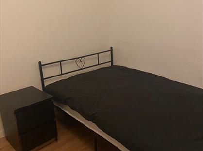 Room in a Shared Flat, Chiswick High Road, W4