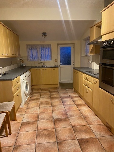 4 Bed Terraced House, Stapleton Road, BS5 photo 2
