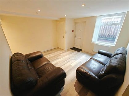 1 Bed Flat, Burlington Place, LS11