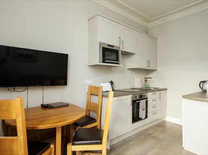 2 Bed Flat, Morrison Street, EH3