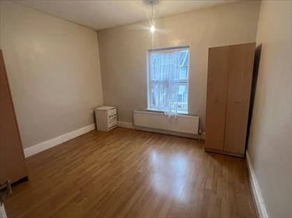 1 Bed Flat, Oak Road, LU4