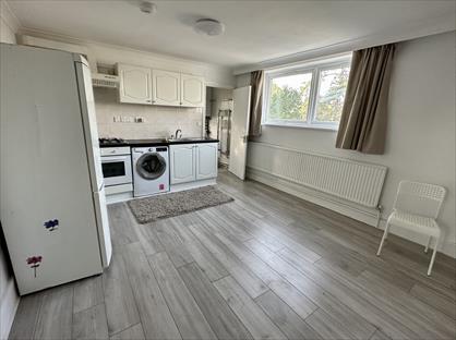 1 Bed Flat, Gordon Avenue, TW1