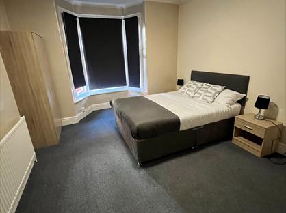 Room in a Shared House, Market Street, S80