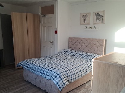 Room in a Shared House, Commercial Street, NP22