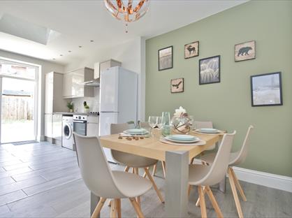 6 Bed Terraced House, Fitzneal Street, W12