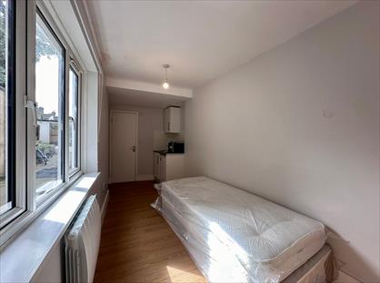Studio Flat, Portland Road, SE25