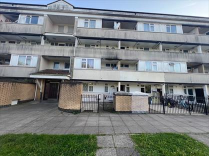 3 Bed Terraced House, Thurlestone Court, UB1