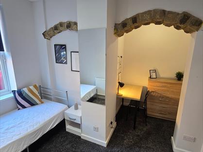 Room in a Shared House, Portland Street, WF1