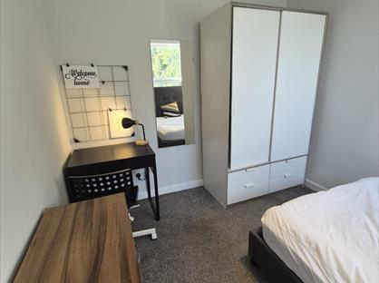 Room in a Shared House, Portland Street, WF1