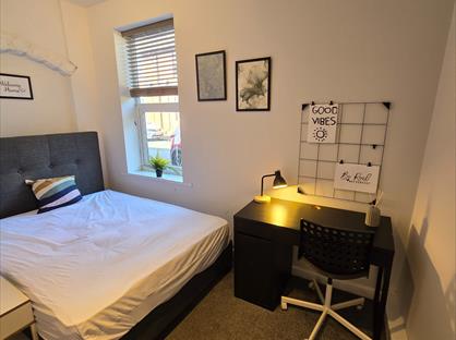 Room in a Shared House, Portland Street, WF1