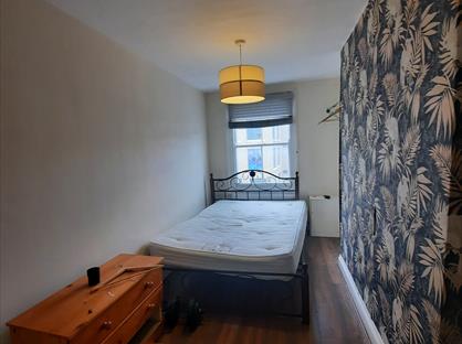 1 Bed Terraced House, Burlington Road, KT3