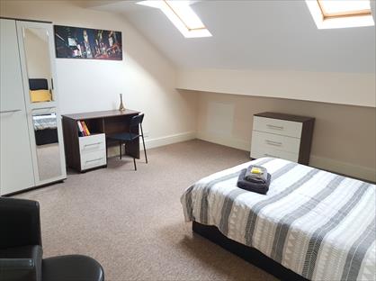 Room in a Shared House, Barton Road, M32