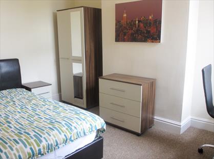 Room in a Shared House, Moreton Avenue, M32