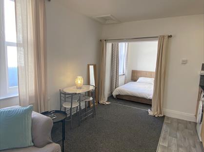 Studio Flat, Argyle Square, SR2