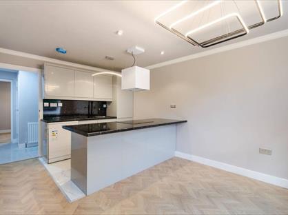 3 Bed Flat, Park Place, HA9