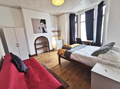 Room in a Shared House, City Road, B16