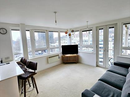 2 Bed Flat, St. Giles Court, BS1