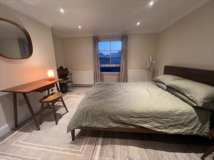 2 Bed Flat, Burdett Road, E14