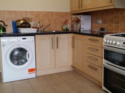 Room in a Shared House, Thomas Crescent, B66