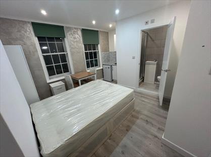 Studio Flat, London, SW1V