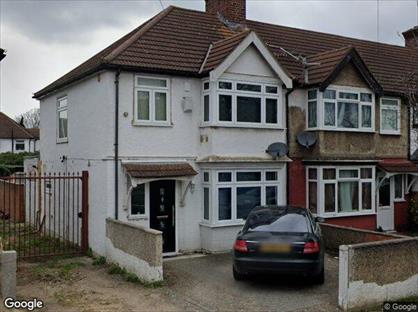 3 Bed Semi-Detached House, Burnham Gardens, TW4