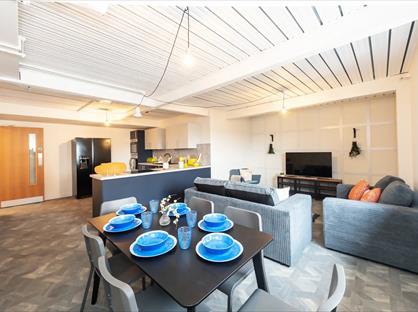 6 Bed Flat, Church Street, L39