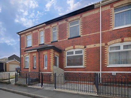 3 Bed Terraced House, Queen Street, NP4