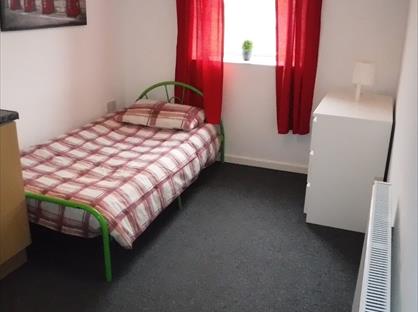 Studio Flat, Cross Street, WV13
