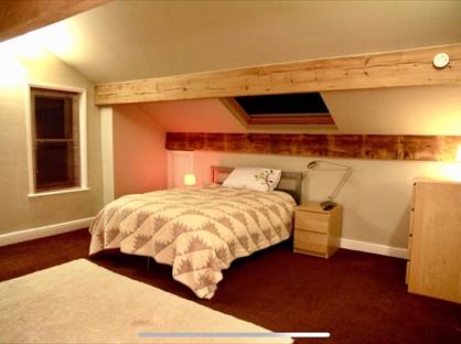 Room in a Shared House, Old Road, LS28