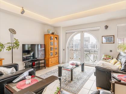 1 Bed Flat, Watermans Quay, SW6