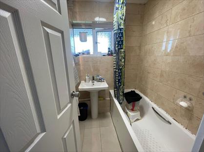 3 Bed Flat, Anglesea Road, KT1