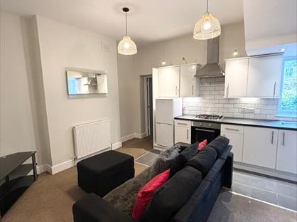 2 Bed Flat, Coningham Road, W12