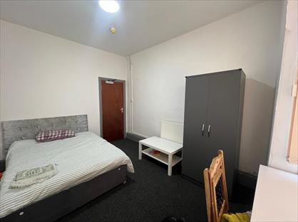 Room in a Shared House, New Road, DY2