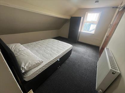 Room in a Shared House, New Road, DY2