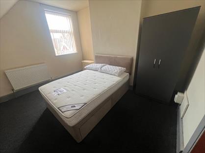 Room in a Shared House, New Road, DY2