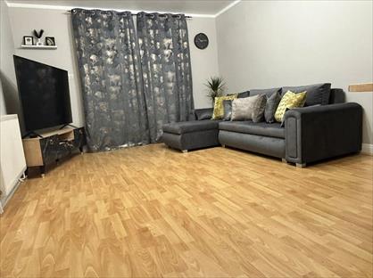 2 Bed Flat, Hollyhedge Heights, M22