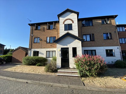 1 Bed Flat, Parrotts Field, EN11
