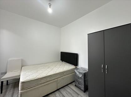 Studio Flat, London Road, S2