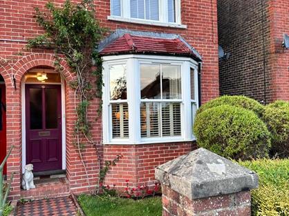 3 Bed Semi-Detached House, St. Johns Road, RH19