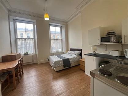 Studio Flat, Berkeley Street, G3